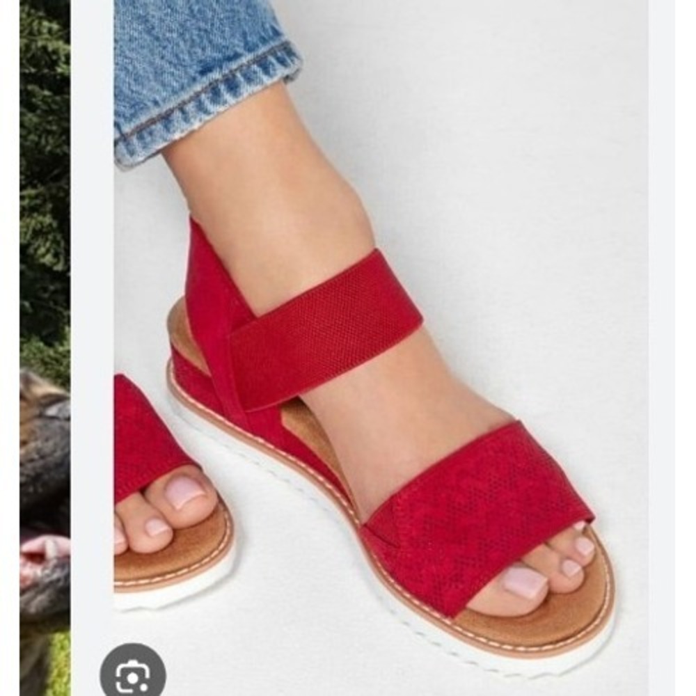 Skechers Bob's Desert Kiss Red Low Profile Espadrille comfort Sandal women SZ 9